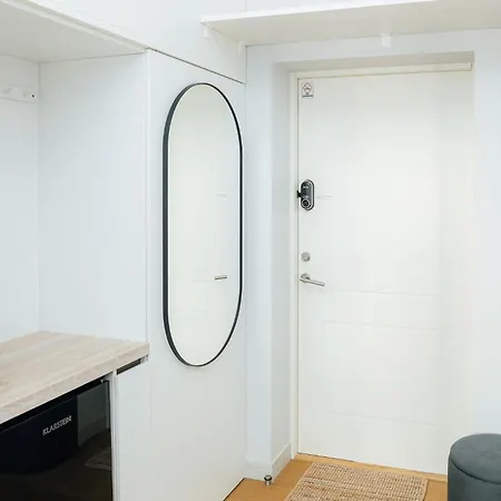 Bright Digital Nomads Loft, Ac, Workspace, 24' Monitor, 5 Min To Old Town Appartement Riga