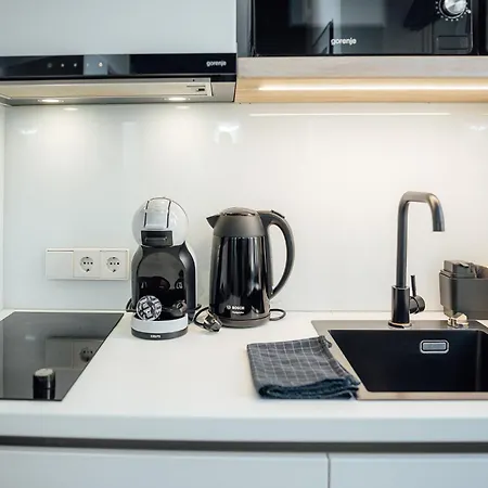 Apartment Bright Digital Nomads Loft, Ac, Workspace, 24' Monitor, 5 Min To Old Town