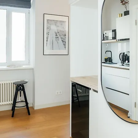 Bright Digital Nomads Loft, Ac, Workspace, 24' Monitor, 5 Min To Old Town Appartement Riga