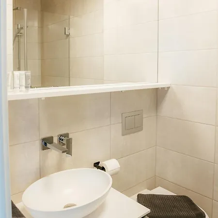 Bright Digital Nomads Loft, Ac, Workspace, 24' Monitor, 5 Min To Old Town Appartement *