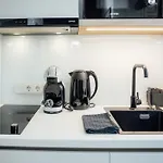 Daire Bright Digital Nomads Loft, Ac, Workspace, 24' Monitor, 5 Min To Old Town