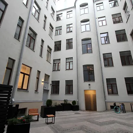 Bright Digital Nomads Loft, Ac, Workspace, 24' Monitor, 5 Min To Old Town Riga