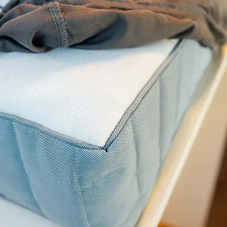 Daire Bright Digital Nomads Loft, Ac, Workspace, 24' Monitor, 5 Min To Old Town Riga