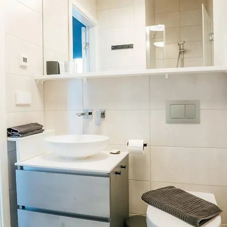 Bright Digital Nomads Loft, Ac, Workspace, 24' Monitor, 5 Min To Old Town *