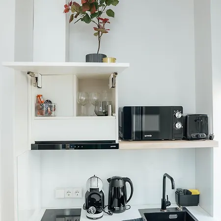 Bright Digital Nomads Loft, Ac, Workspace, 24' Monitor, 5 Min To Old Town Daire *