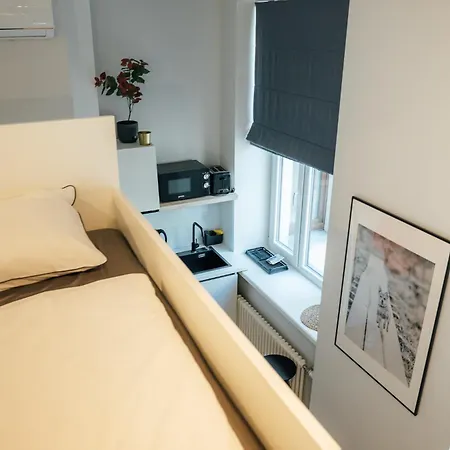 Bright Digital Nomads Loft, Ac, Workspace, 24' Monitor, 5 Min To Old Town Appartement