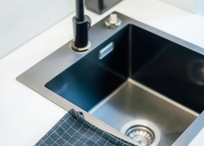 Bright Digital Nomads Loft, Ac, Workspace, 24' Monitor, 5 Min To Old Town Riga