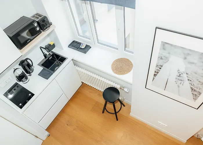 Bright Digital Nomads Loft, Ac, Workspace, 24' Monitor, 5 Min To Old Town