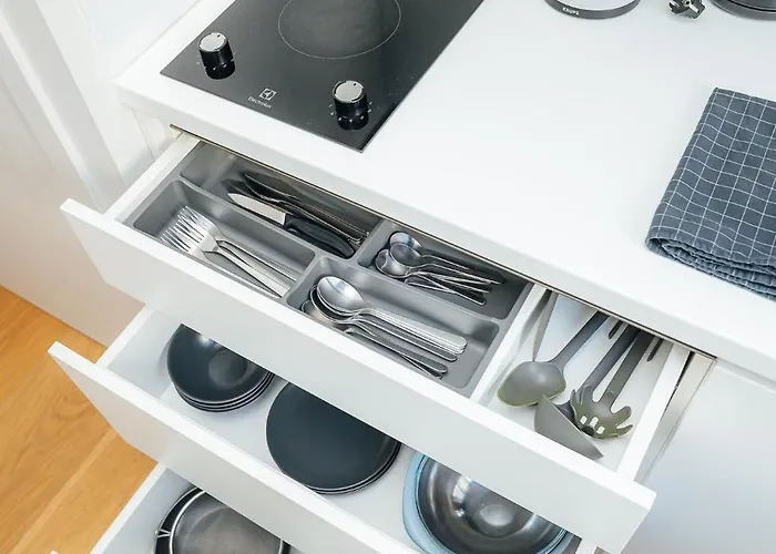 Bright Digital Nomads Loft, Ac, Workspace, 24' Monitor, 5 Min To Old Town Apartment