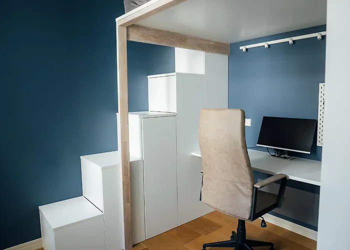 Bright Digital Nomads Loft, Ac, Workspace, 24' Monitor, 5 Min To Old Town * Riga