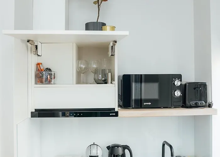 Bright Digital Nomads Loft, Ac, Workspace, 24' Monitor, 5 Min To Old Town Dzīvoklis *