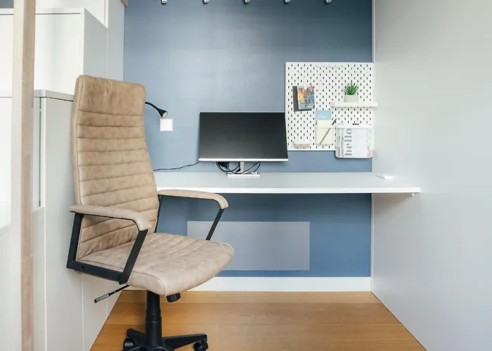 Bright Digital Nomads Loft, Ac, Workspace, 24' Monitor, 5 Min To Old Town Riga