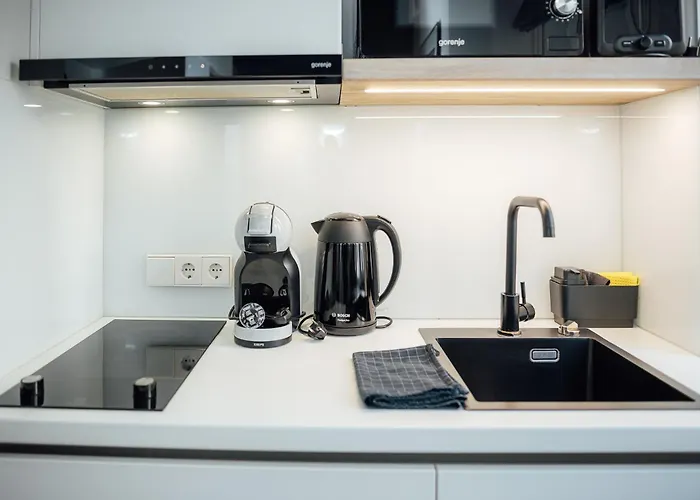 Apartment Bright Digital Nomads Loft, Ac, Workspace, 24' Monitor, 5 Min To Old Town