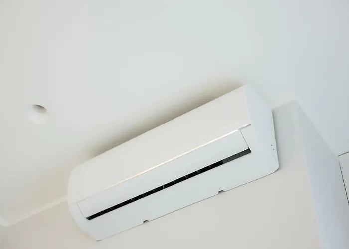 Bright Digital Nomads Loft, Ac, Workspace, 24' Monitor, 5 Min To Old Town Apartment *