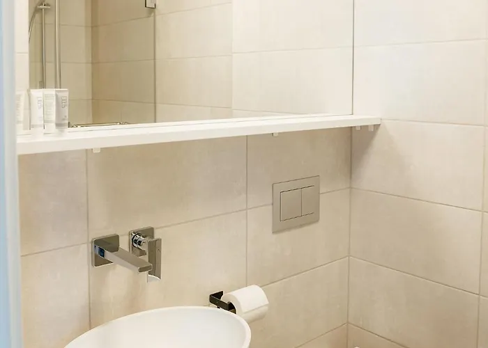 Bright Digital Nomads Loft, Ac, Workspace, 24' Monitor, 5 Min To Old Town Apartment *