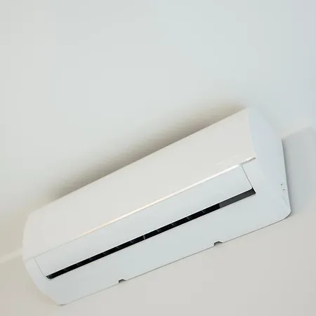 Bright Digital Nomads Loft, Ac, Workspace, 24' Monitor, 5 Min To Old Town Apartment *